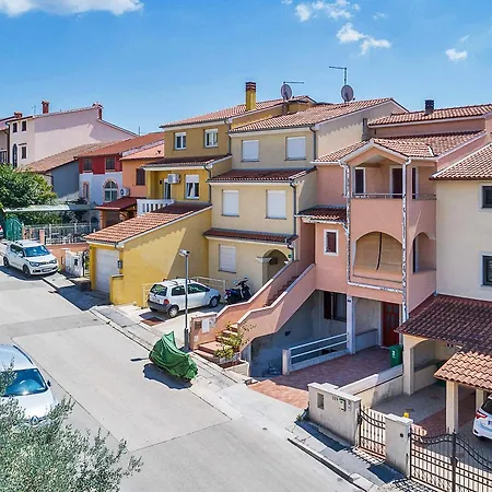 Dendy Apartamento Pula